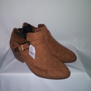 Boot, Women's. TIME AND TRU. SIZE #6 1/2.
